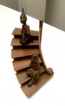 Leblon Louison Marie bronze sur escalier